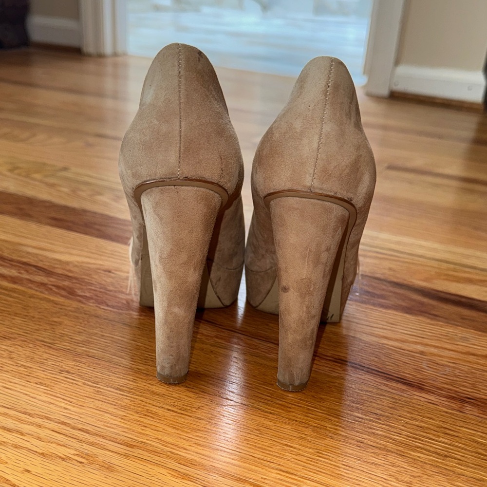 Enzo Angiolini Beige Feather-Embellished Heels - Picture 4 of 4